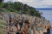 Coastal hiking tour with biologist guide 
