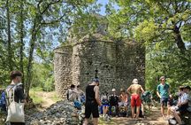 Coastal hiking tour with biologist guide 