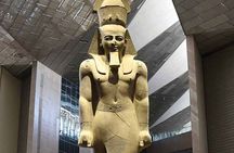 Cairo Womens Guided Tour of the Pyramids Bazaar and Museum