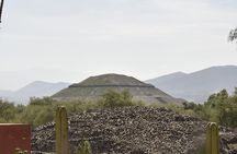 Teotihuacan Pyramids and La Gruta Restaurant
