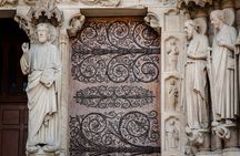 In the Heart of Paris Sainte Chapelle to Notre Dame - Small Group