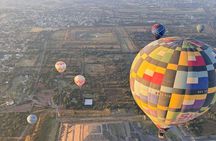 Sunrise Balloon Flight over Teotihuacan and Breakfast in Cueva
