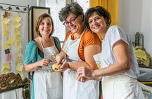 Traditional Pizza & Focaccia Cooking Class in Cortona