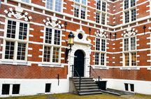 Private Historical Highlights Walking Tour, local Dutch guide
