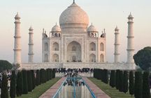 Taj Mahal Tour With Professional Photographer With Rental Saree