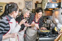 Lucca Walking Tour & Traditional Cooking Class with Wine
