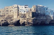 Group tour by sailing boat in Polignano a Mare
