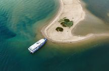 Gold Coast and Wavebreak Island Cultural Small Group Cruise
