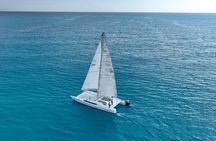 Isla Mujeres Catamaran with Open Bar from Cancun