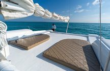 Isla Mujeres Catamaran with Open Bar from Cancun