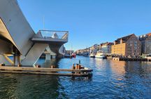 Walk & Ferry: Copenhagen Highlights + Change of Guards Finale
