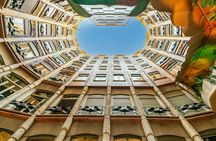 La Pedrera Premium: Exclusive Tour with Cava & Stunning View
