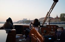 Private Danube Boat Tour with Beer and Prosecco