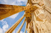Sagrada Familia VIP Tour Skip the Line with Small Group