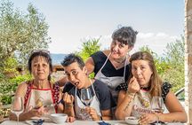 Small Group Pasta and Tiramisu at Local Home in Assisi