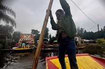 Boat tour in Mexico City with Live Guide with Food and Drinks 