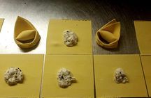 Cooking class with fresh pasta, meat and tastings of 4 wines