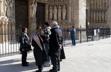 Paris: Notre Dame Cathedral inside & Neighborhood Guided Tour