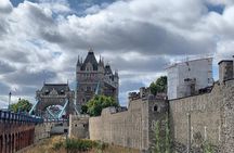 Tower of London area self-guided walking tour and scavenger hunt