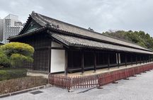 Imperial Palace and East Gardens Private Walking Tour in Tokyo