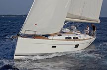 Sailing Experience in an Exclusive Sailboat in Barcelona