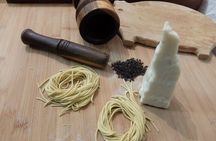 Home Cooking in Testaccio: Cacio e Pepe, Amatriciana, Carbonara