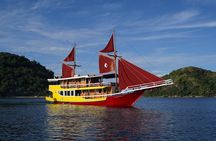 Open Sailing Trip Labuan Bajo, Using Luxury Pinishi Boat