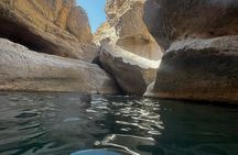 Muscat: Wadi Shab and Bimmah Sinkhole Adventure