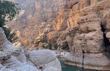 Muscat: Wadi Shab and Bimmah Sinkhole Adventure