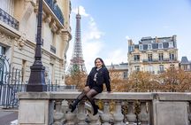 Fun & Professional Eiffel Tower Photoshoot in Paris