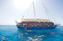 Marsa Alam: Pirates Sailing Boat Cruise to Turtle Bay with Pickup