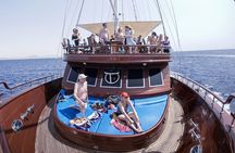 Marsa Alam: Pirates Sailing Boat Cruise to Turtle Bay with Pickup