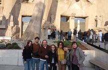 Skip-the-Line Sagrada Familia Semi Private Tour 