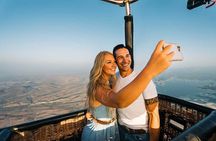 Deluxe Hot Air Balloon Experience with Falconry Breakfast