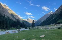 2-Day Adventure Yssyk Kul lake, Canyon, Yurt Stay and Eagle Show 