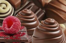 3h Royal Castle Tour: Interior, Garden Pralines, Coffee & Dessert