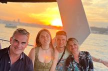 Bosphorus Sunset Yacht Tour With Wine and Music