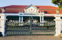 Yogyakarta Heritage Tour and Batik Workshop