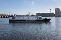 Amsterdam Classic Canal Cruise with Live Guide and Open Bar