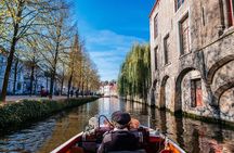 Bruges Historical Private Walking Tour and Canal Cruise