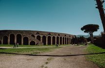 Pompeii in 2 Hours with Archaeologist & Amphitheatre Visit