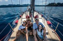 Sailing trip on the Secche della Meloria with aperitif and lunch