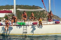 Sailing trip on the Secche della Meloria with aperitif and lunch