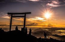 Mt.Fuji Climbing Tour with English Guide 2-days 