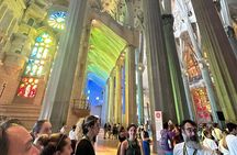 Small Group Tour in Barcelona Sagrada Familia with Tickets