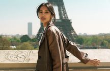 Paris: Eiffel Tower Vintage Photoshoot