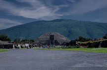 Guided Tour of Teotihuacan Pyramids with Cave Food