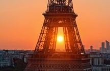 Soirée at the Eiffel Tower: Small-Group Guided Experience 