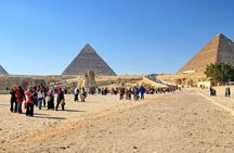 Full Day Tour to Giza Pyramids and Sphinx and Egyptian Museum