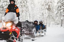 1 Hour Easy Snowmobile Safari in Levi